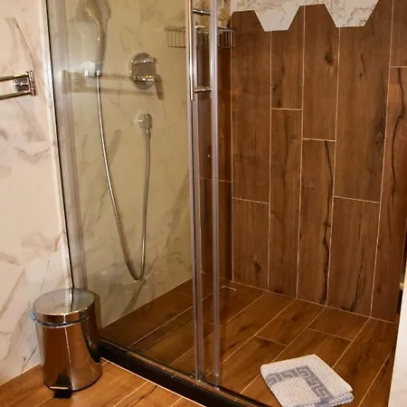 Ergi's Hotell 4*